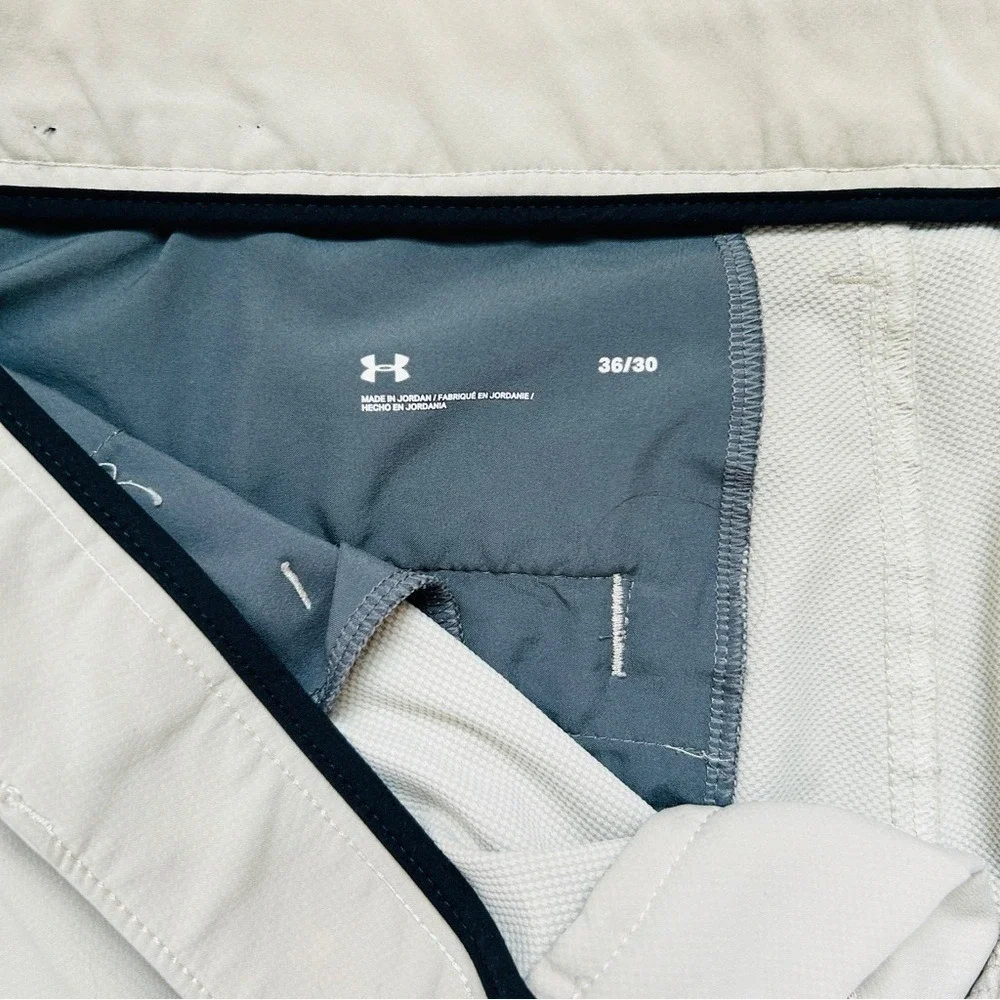 Under Armour I Men's Golf Chino Pants I Size 30 x 32 I Flat Front Beige‎